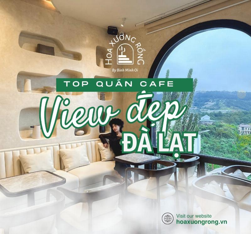 Du khách đang xem bản đồ hoặc điện thoại để chọn quán cà phê đẹp ở Đà Lạt